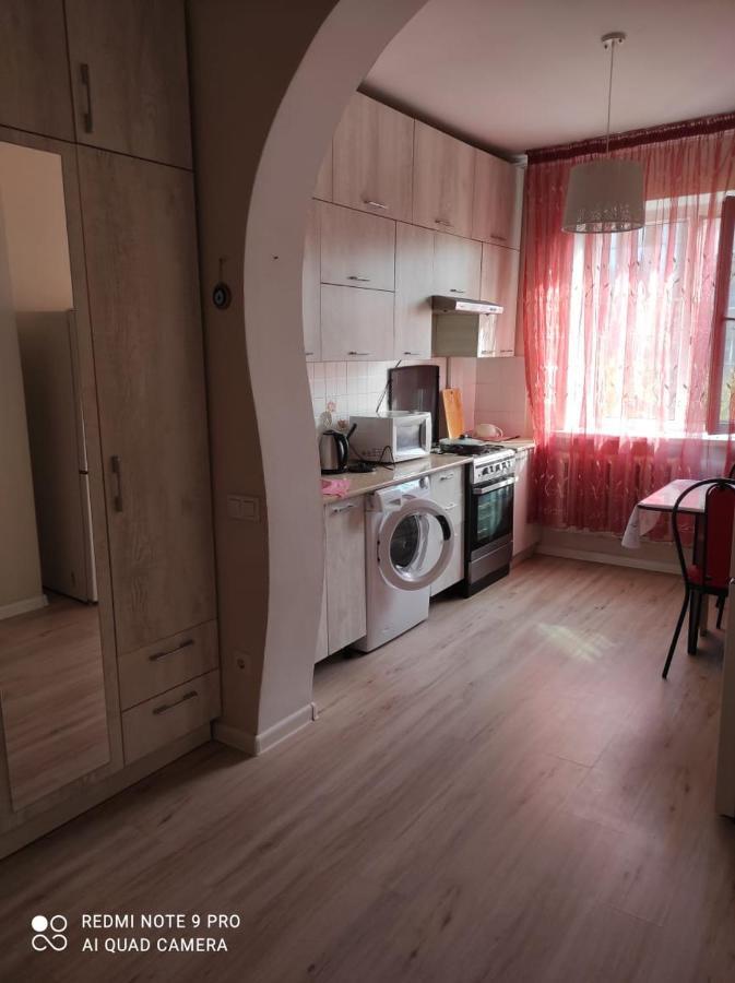 Appartamento Марина 3 Almaty Esterno foto